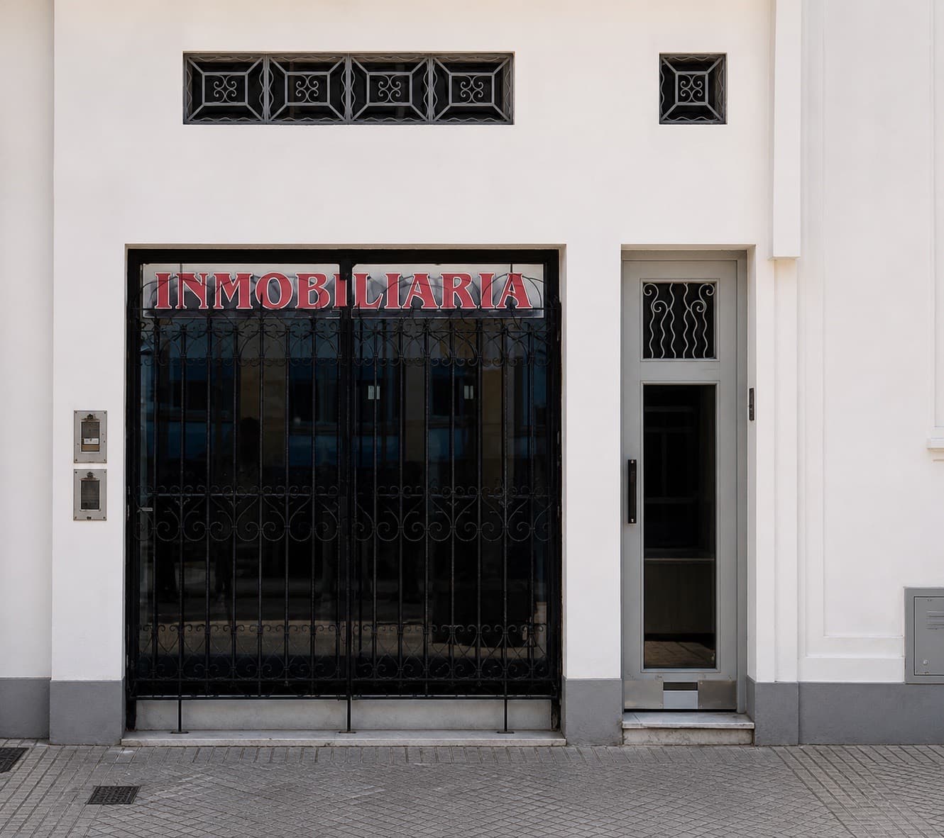 Frente de la oficina de Hugo Vázquez Propiedades en Córdoba 3110